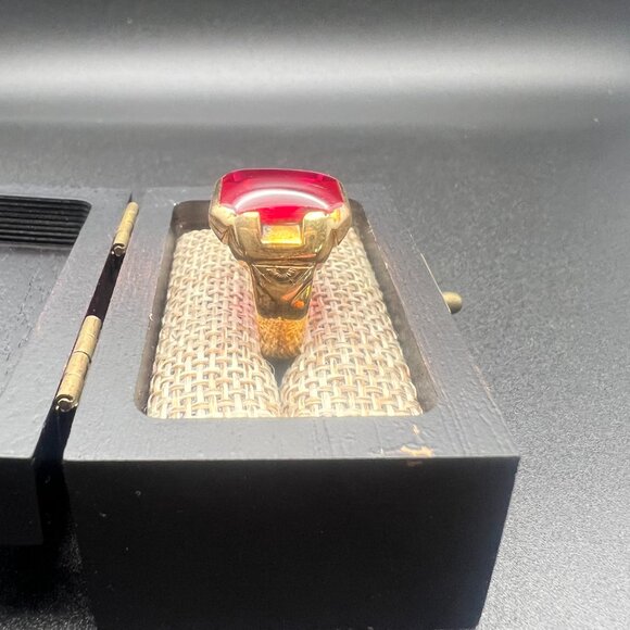 Mens 10K Gold Signet Ring with smooth garnet stone, Vintage Size 8.5 Unisex Ring - Picture 5 of 11
